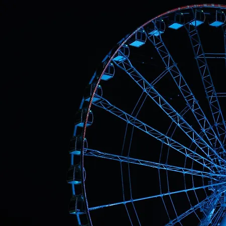 Fly In In Front Of The Famous Promenade With Shops And Establishments Vendégház