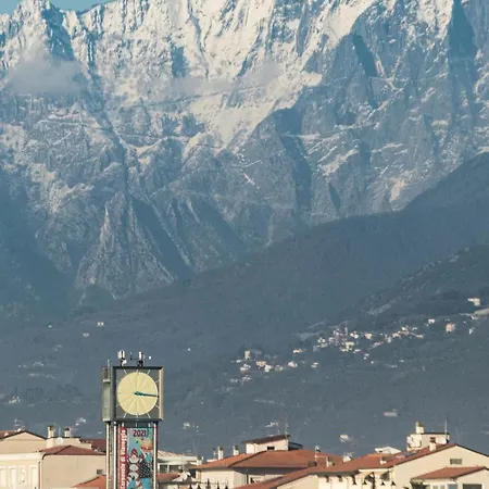 Fly In In Front Of The Famous Promenade With Shops And Establishments Maison d'hôtes 3*