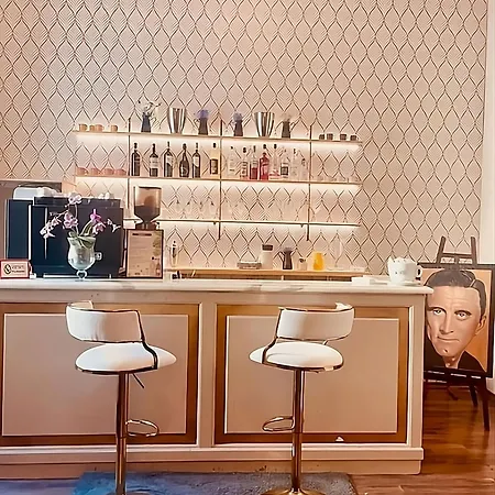 Guest house Fly In In Front Of The Famous Promenade With Shops And Establishments 3*