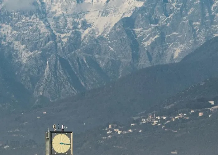 Fly In In Front Of The Famous Promenade With Shops And Establishments Vendégház 3*