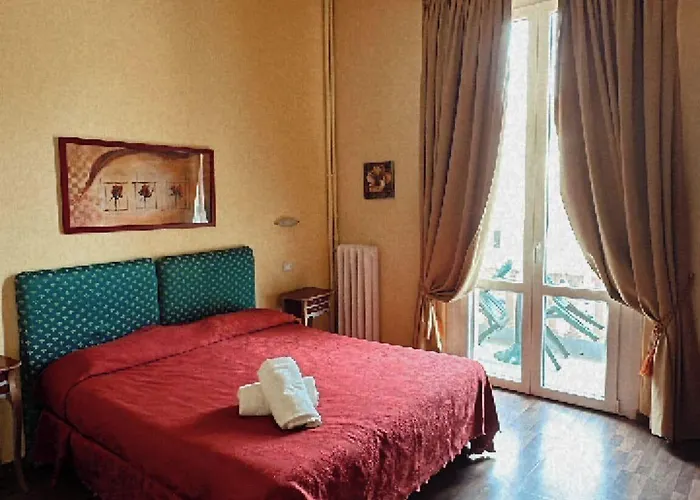 Fly In In Front Of The Famous Promenade With Shops And Establishments Viareggio